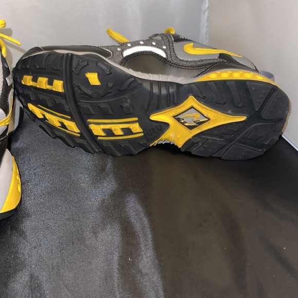 Nike | Yellow & Gray Low-top Nike Air - Picture 5 of 5